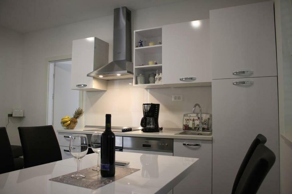 Apartments Holiday Baska Voda Exterior photo